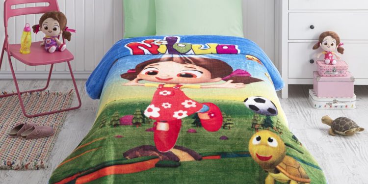 Niloya Becomes a guest in the children’s room