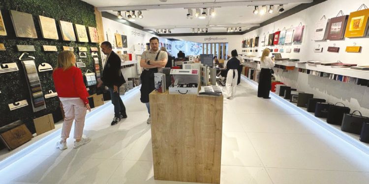 Plasmat: Smart Packaging, Global Reach